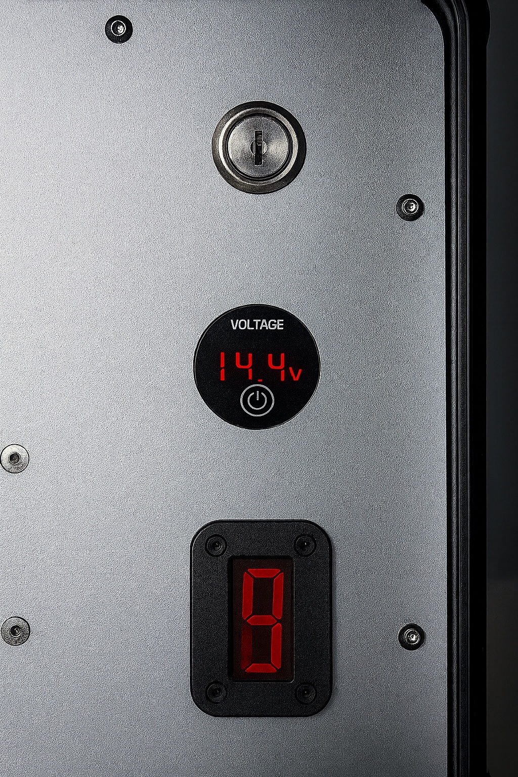 Amptan Battery Analyzer - Voltage Display with Digital Readouts